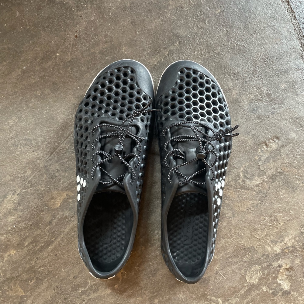 Almost new Vivobearfoot Bloom Size 10